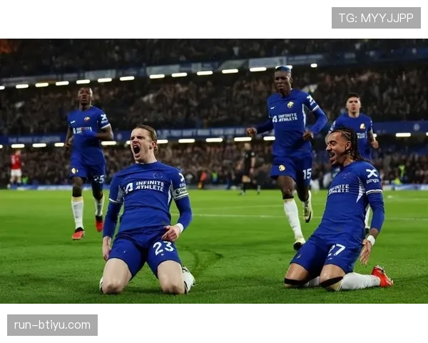 帕尔默如何通过回撤接应激活切尔西前场进攻？